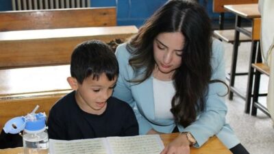 Keşap Kaymakamı Selin Sarı, Yolağzı İlkokulu ve Ortaokulu'nda öğrencilerle bir