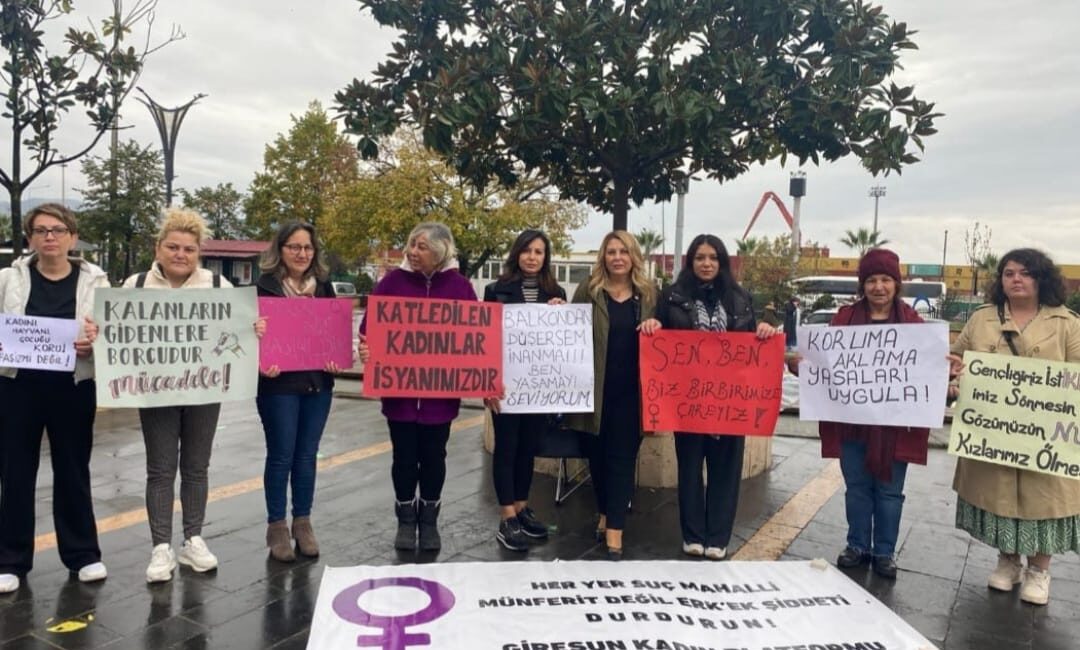 Giresun Kadın Platformu tarafından düzenlenen "Yaşam Nöbeti"nin üçüncüsü dün Atatürk
