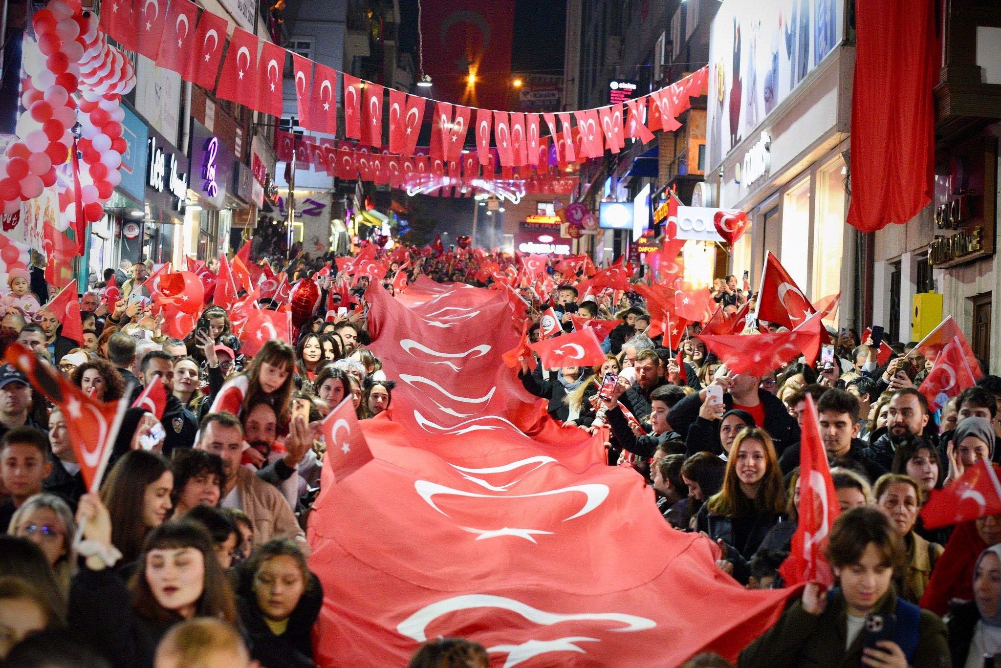 Cumhuriyet Coşkusu Giresun Sokaklarında Yaşandı