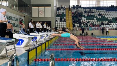 Giresun’da, Türkiye Yüzme Federasyonu tarafından düzenlenen 11-12 Yaş Ulusal Gelişim