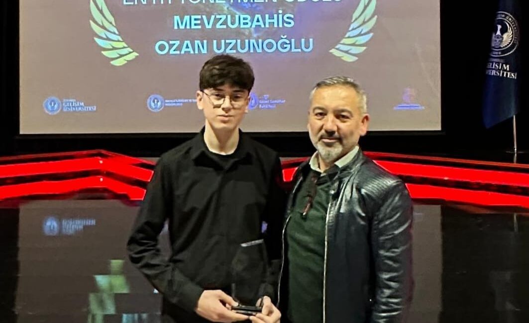 Mimar Sinan Anadolu Lisesi’nden Bir Başarı Daha “Mevzuabahis” Filmiyle En İyi Yönetmen Ödülü Giresun’a Geldi Giresun Mimar