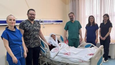 Giresun’da 84 yaşındaki bir hastanın böbreğinden 10 santimetrelik dev taş