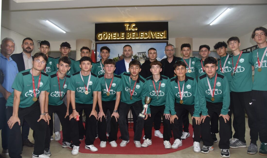 U-17 Ligi ve ardından play-off grubunu namağlup tamamlayarak şampiyon olan