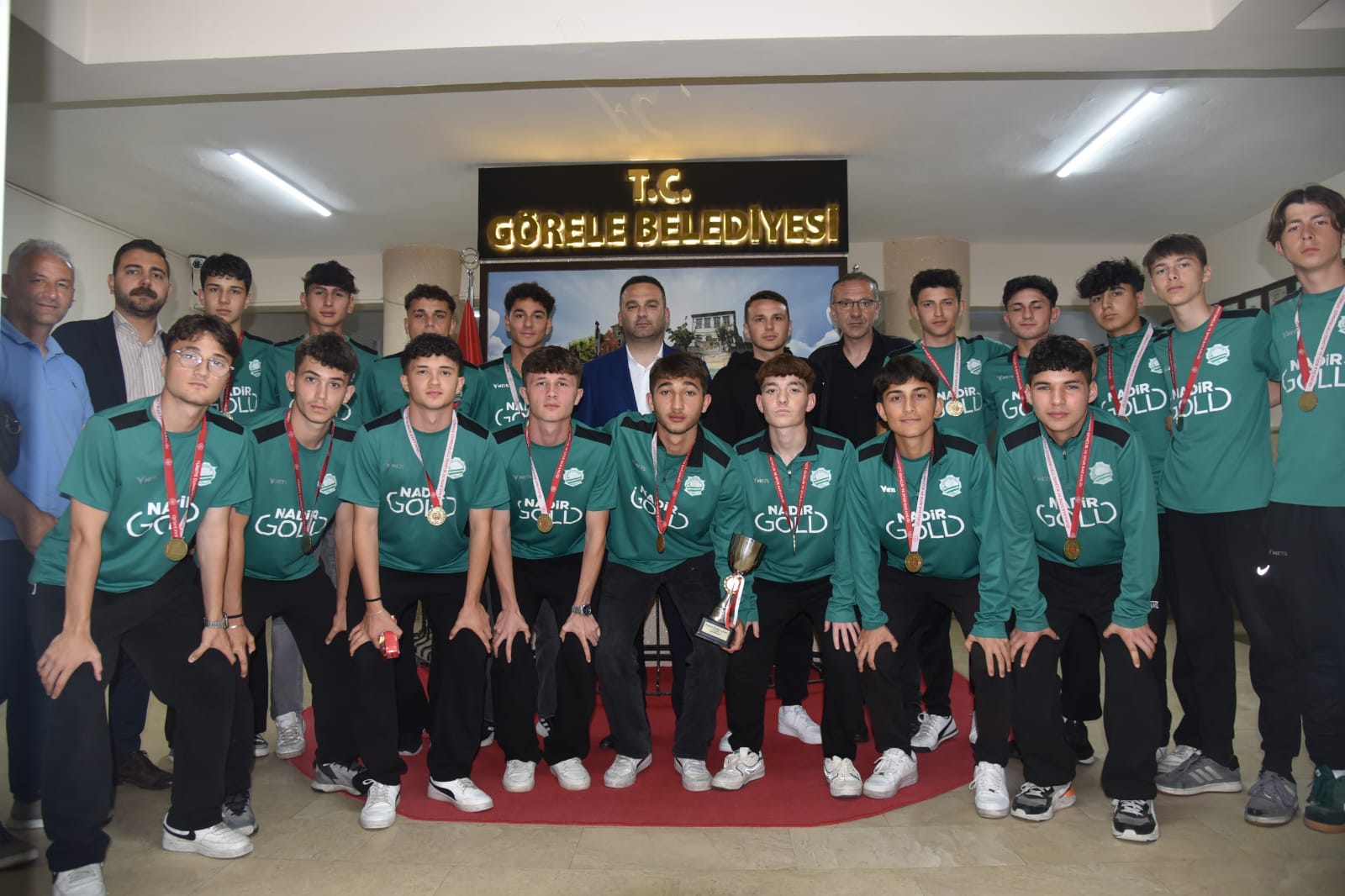 U-17 Ligi ve ardından play-off grubunu namağlup tamamlayarak şampiyon olan