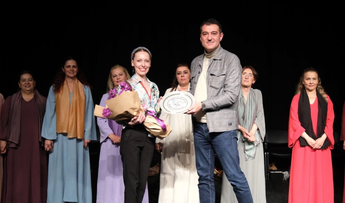 Tiyatroseverler 15 gün boyunca sanatla iç içe bir festival yaşadı.