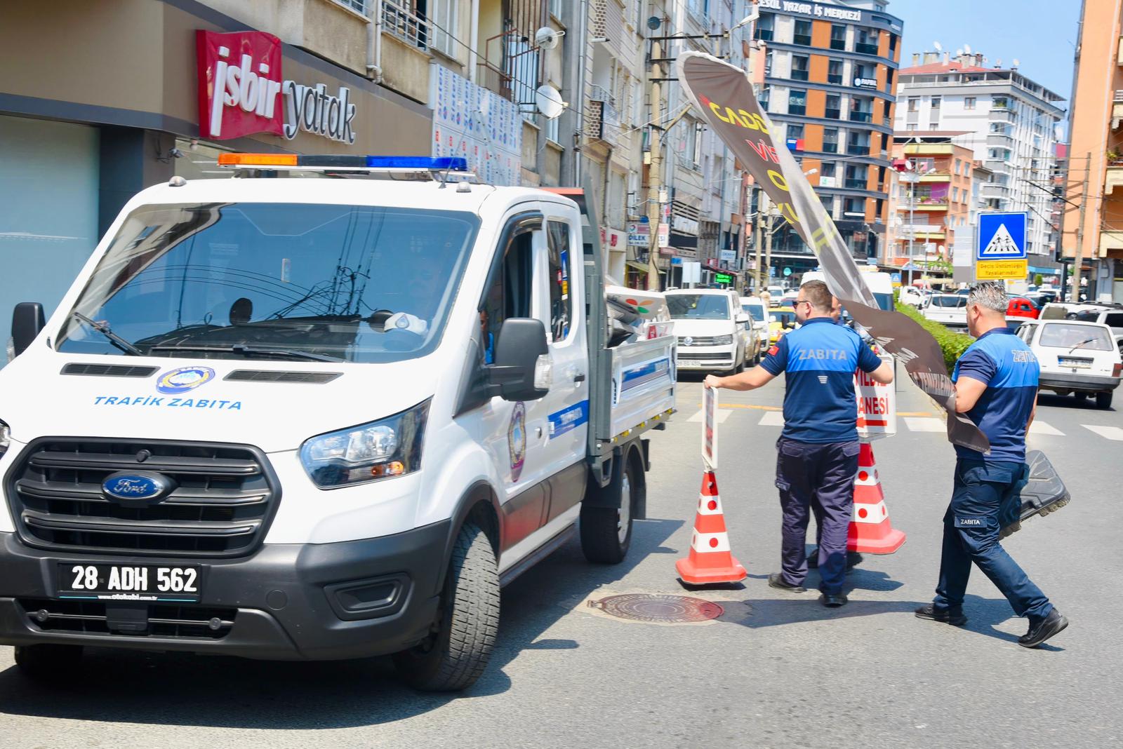 GİRESUN BELEDİYESİ ZABITASI KALDIRIM VE YOL İŞGALİNE GÖZ AÇTIRMIYOR Giresun