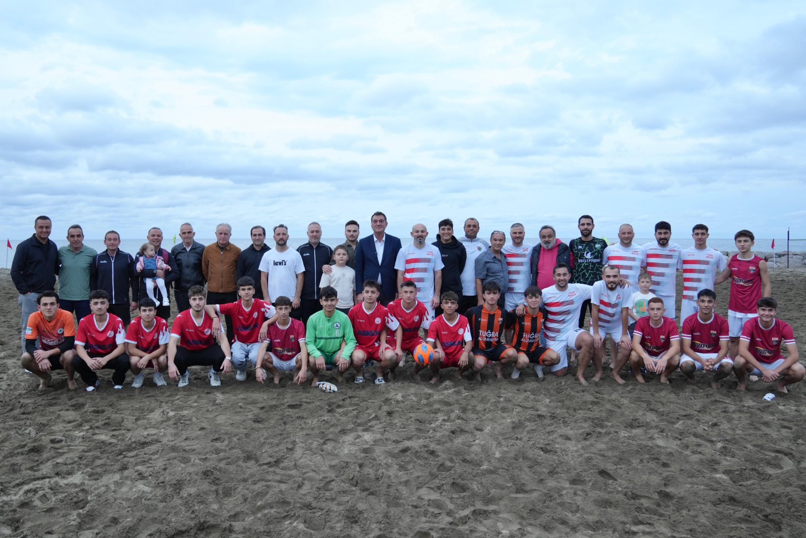 Sahilspor Plaj Futbolu Turnuvasında Şampiyon Oldu Sahilspor Plaj Futbolu Turnuvasında Şampiyon Oldu