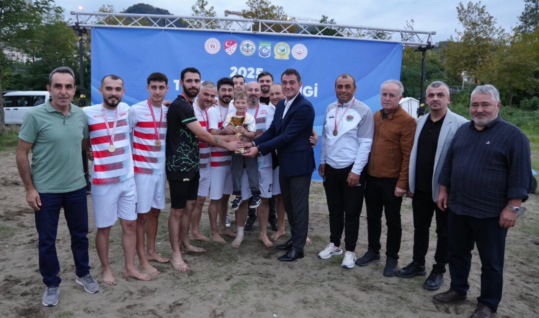 Sahilspor Plaj Futbolu Turnuvasında Şampiyon Oldu Türkiye Futbol Federasyonu ile Giresun Belediyesi’nin iş birliğinde düzenlenen plaj