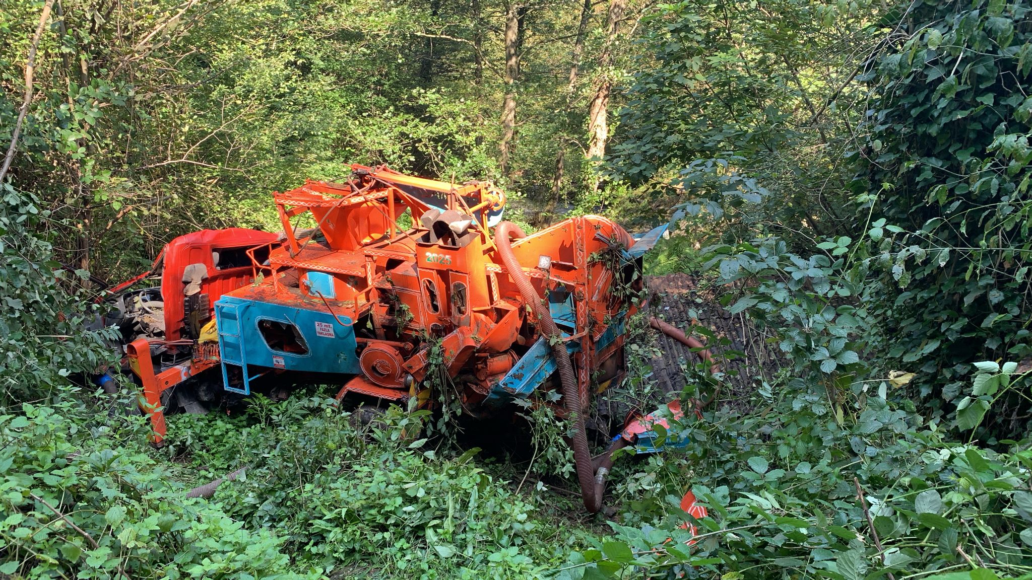 Giresun’un Dereli ilçesinde meydana gelen kazada, patozun uçuruma yuvarlanması sonucu