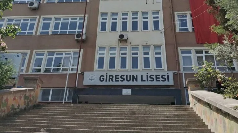 Giresun Lisesi mezunları, örnek bir sosyal sorumluluk projesiyle 50 öğrenciye
