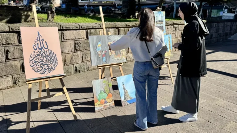Giresun Üniversitesi öğrencilerinin eserleri, Görele'deki Hacımiktat Camisi avlusunda sergilendi. "Genç