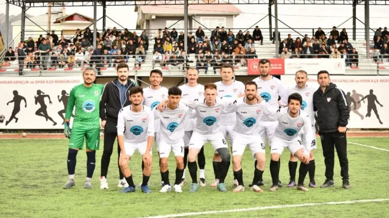 Şebinkarahisarspor, ligdeki ilk galibiyetini evinde Yağlıderespor'u 7-2 gibi farklı bir