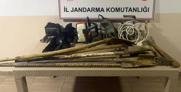İki ayrı yerdeki kaçak kazı operasyonunda 8 şüpheli yakalandı