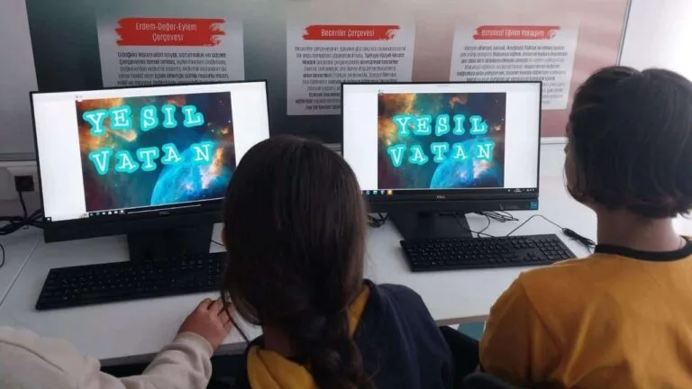 Giresun'da Avrupa Kod Haftası (CodeWeek) kapsamında düzenlenen 81 etkinlik, öğrencilere