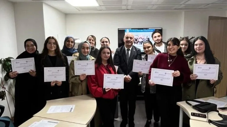 Giresun Üniversitesi MYO öğrencileri, İŞKUR'un düzenlediği İş Kulübü Eğitimi ve