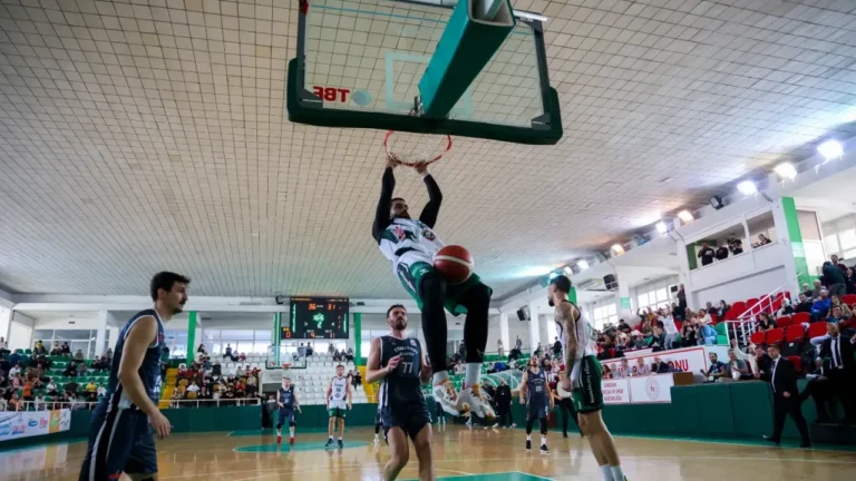 Kerasusspor 3’te 3 İçin Sahaya Çıkıyor: Hedef Galibiyet Serisi Sezona fırtına gibi başlayan Kerasusspor, evinde oynayacağı kritik maçta Yalova