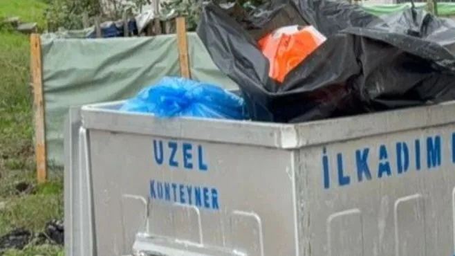 Polis ekiplerince çöp kutusu ve çöp istasyonunda yapılan aramalarda bebeğin