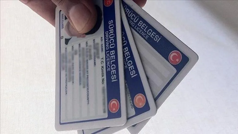 Türkiye'de eski tip sürücü belgelerini yenileme süresi sona erdi. Yaklaşık