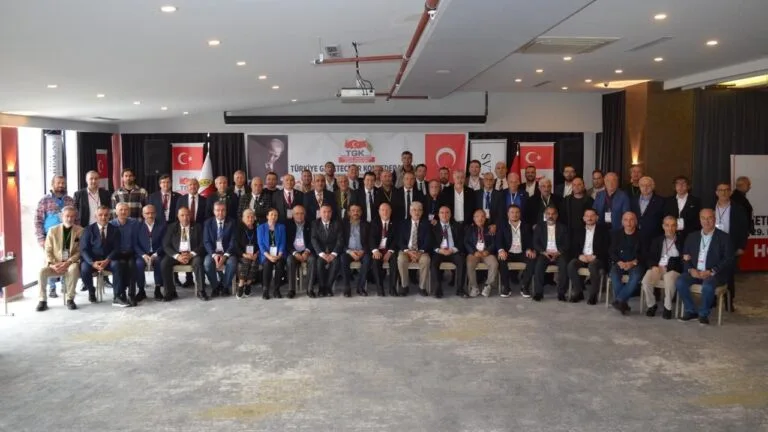 TGK’dan Yerel Basın İçin Hükümet ve BİK’e 3 Kritik Çağrı Türkiye Gazeteciler Konfederasyonu (TGK), Bolu'daki 29. Başkanlar Kurulu Toplantısı'nda medya