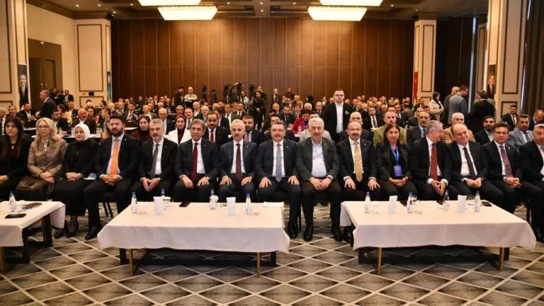 AK Parti'nin 14 ilin yerel yöneticilerini bir araya getiren Bölge