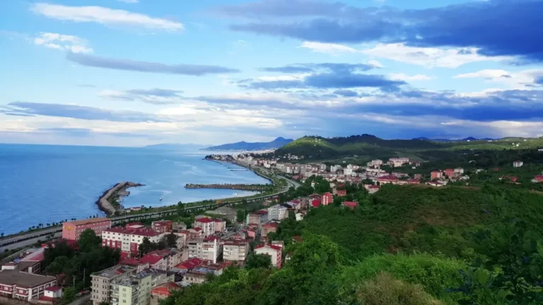Piraziz Belediye Başkanı M. Esat Ayyıldız, yıllardır beklenen Sahil Aydınlatma,