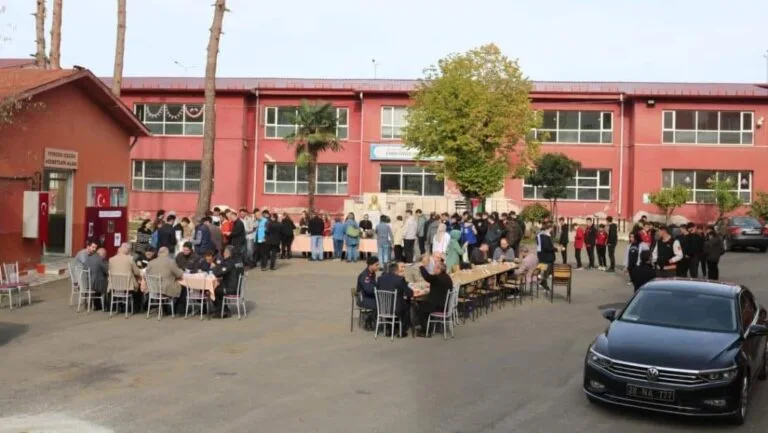 Piraziz'de İsmail Yücel MTAL'de düzenlenen hayır çarşısı, Gazze'deki savaş mağdurlarına