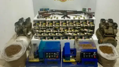 Samsun'un Vezirköprü ilçesinde düzenlenen kapsamlı kaçakçılık operasyonunda, yüklü miktarda kaçak