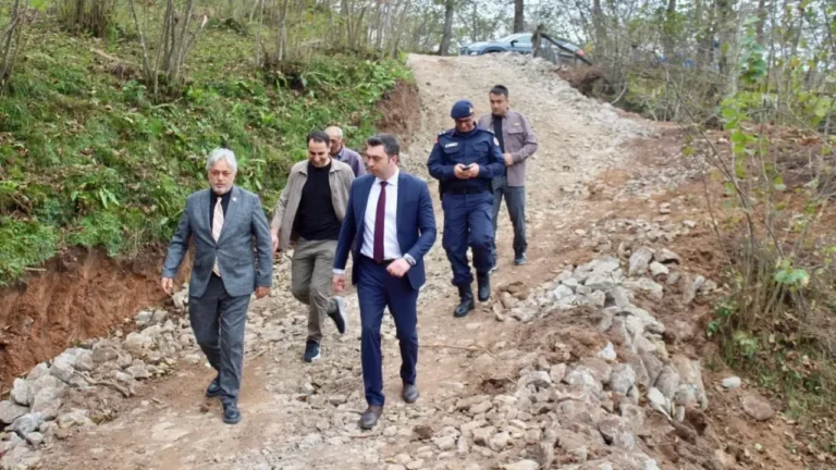 Giresun'da İlçe Kaymakamı Uludağ, kırsal bölgelerdeki KÖYDES çalışmalarını yerinde inceledi.