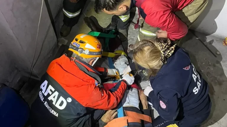 Karabük'ün Safranbolu ilçesinde 67 yaşındaki bir kişi, dengesini kaybederek apartman