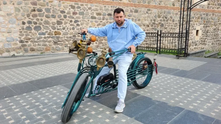 Samsun'da bir giyim mağazası sahibi olan İsa Ermek, eski ve