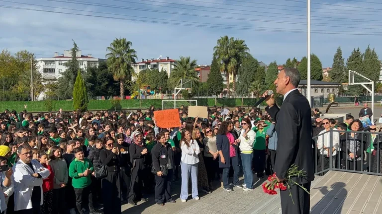 Samsun'un Tekkeköy ilçesinde 43 yıl boyunca binlerce öğrenciye ışık tutan
