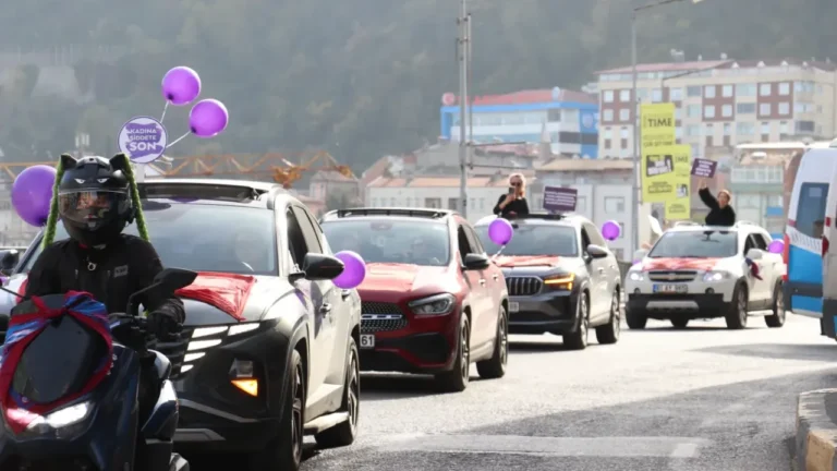 Trabzon'da 25 Kasım Kadına Yönelik Şiddetle Mücadele Günü'nde kadınlar, 'Keşanlı