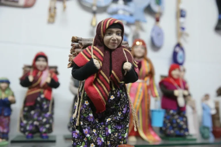 Tokat'ın Niksar ilçesinde yaşayan Türkan Kestane, 15 yıldır kişiye özel