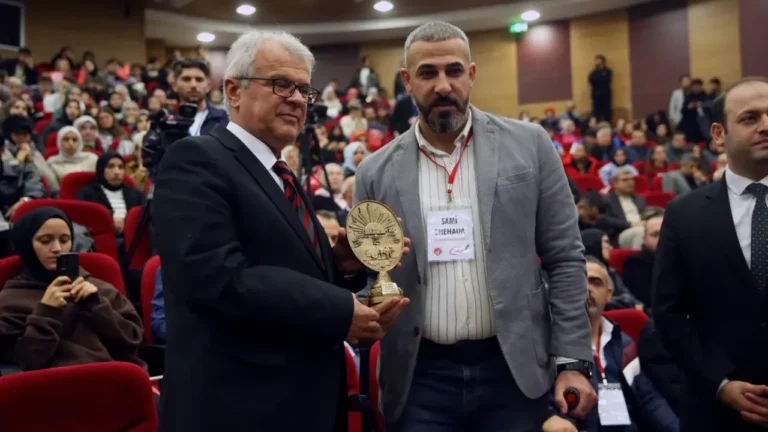 Filistinli gazeteci Sami Shehada, İsrail'in Gazze saldırılarında sağ bacağını kaybetmesinin