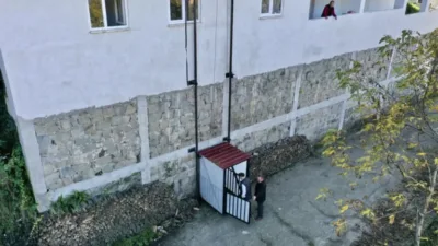 Giresun'un Eynesil ilçesindeki Yarımca Köyü Camisi'nde, yaşlı ve engelli cemaatin