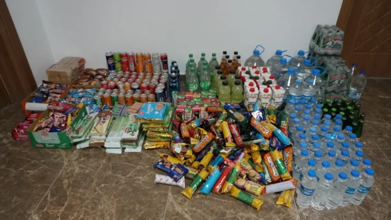 Çorum'un Osmancık ilçesinde yapılan denetimlerde bir bakkalda son kullanma tarihi