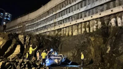Rize'de meydana gelen trafik kazasında, bariyere çarparak yaklaşık 40 metrelik