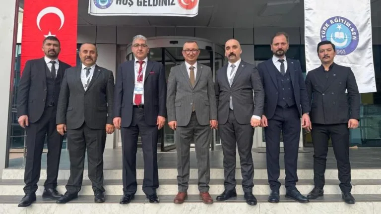 Türk Eğitim-Sen Giresun Şubesi'nin 8. Olağan Genel Kurulu'nda mevcut başkan