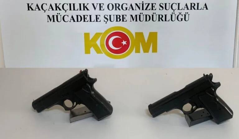 Samsun'un Havza ilçesinde polis ekipleri, şüphe üzerine durdurulan bir araçta