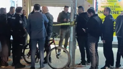 Ordu'nun Fatsa ilçesinde kasklı bir hırsızın kuyumcuya girerek silah zoruyla