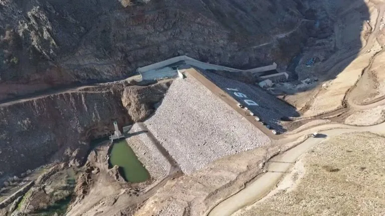 Giresun'un Alucra ilçesinde inşa edilen Alucra Barajı'nda 46 metrelik gövde