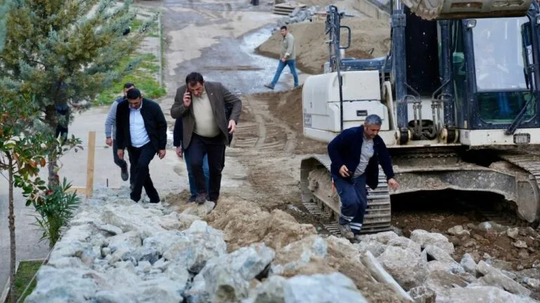 Giresun Belediyesi, Erikliman Mahallesi'nde artan nüfus ihtiyacına yönelik yol genişletme