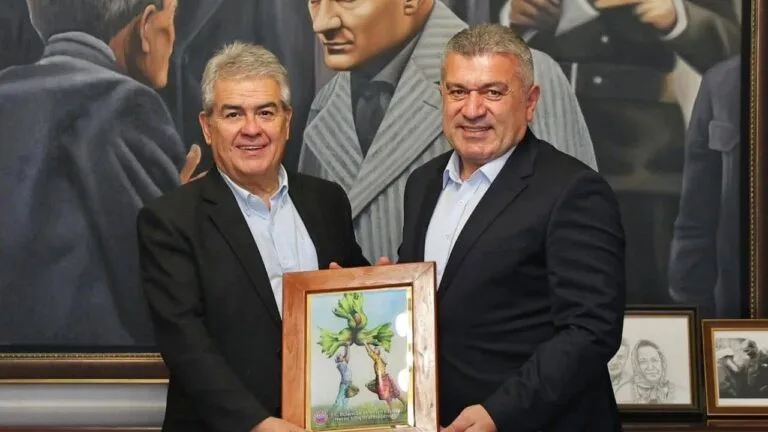 Bulancak Belediye Başkanı Necmi Sıbıç, eski vekil Prof. Dr. Süheyl