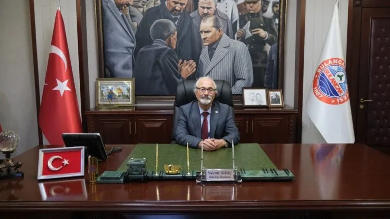 Bulancak Belediye Başkanı Necmi Sıbıç, 24 Kasım Öğretmenler Günü'nde anlamlı