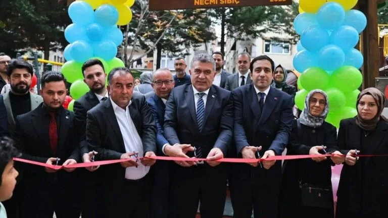 Bulancak'ta yenilenen Yılmaz Karabaş Çocuk Parkı, modern oyun alanları ve