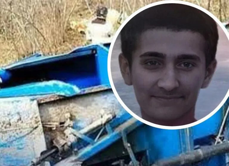 Ordu Kumru’da Patpat Kazası: 1 Kardeş Öldü, 2 Yaralı Ordu'nun Kumru ilçesinde yaşanan feci patpat kazasında, 15 yaşındaki Talha