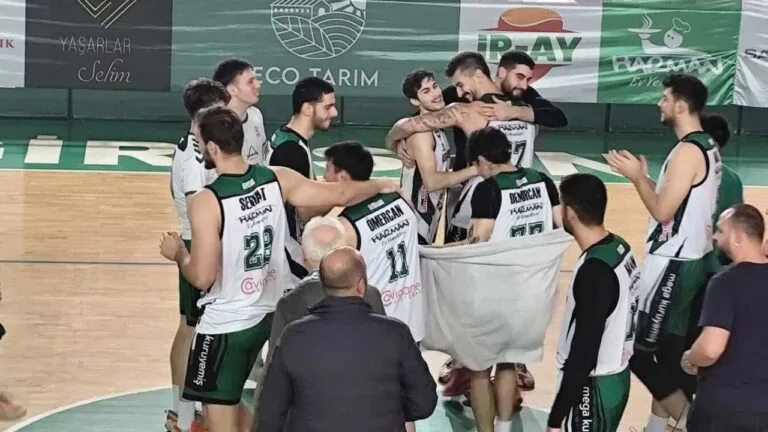 Giresun Kerasusspor, Türkiye Basketbol 2. Ligi'nde gösterdiği istikrarlı performansla liderlik