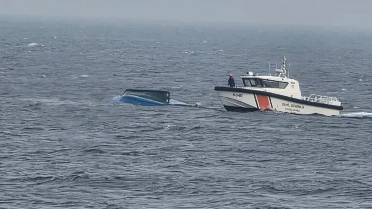 Giresun'un Eynesil ilçesinde balıkçı teknesinin alabora olması sonucu yaşanan kazada