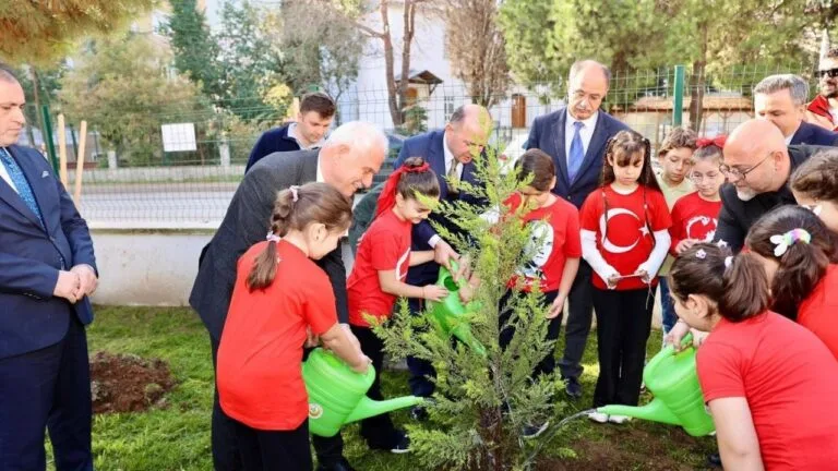 Giresun Valisi Mehmet Fatih Serdengeçti, geleceğin teminatı öğrencilerle bir araya