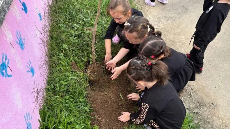 Giresun'un Espiye ilçesindeki Nenehatun Anaokulu öğrencileri, 10 Kasım Atatürk'ü Anma